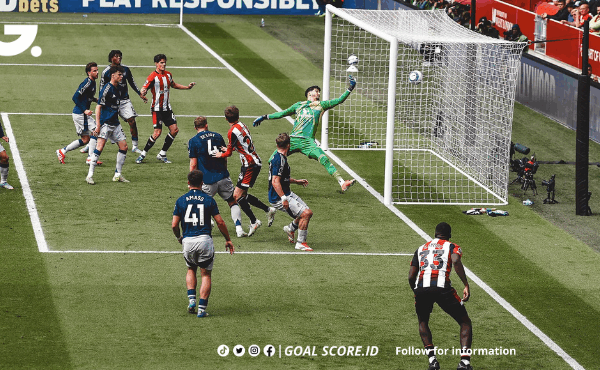 Pemain Brentford merayakan gol ke gawang Manchester United di Liga Inggris